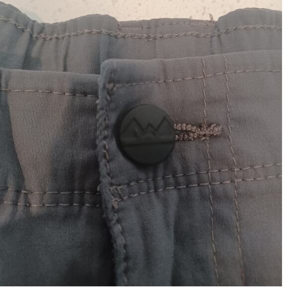 Magellan Outdoors Shorts Men's Gray Sz.32 Round Rock Cargo Fishing Hiking - Picture 2 of 6